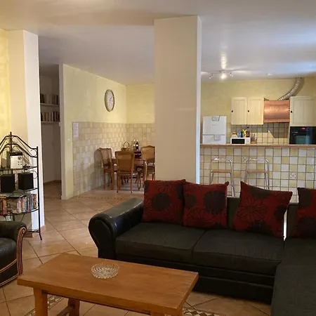 'casa Vinç' Large Townhouse With Garden Vinca