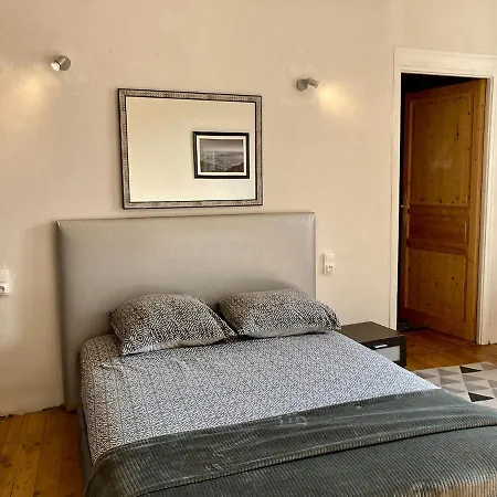 'casa Vinc' Large Townhouse With Garden