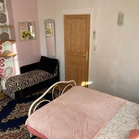 Feriehus 'casa Vinc' Large Townhouse With Garden