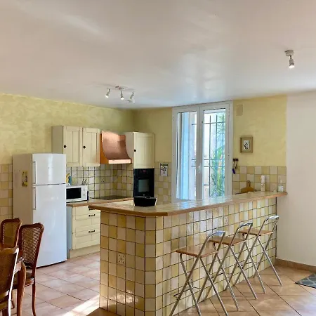 'casa Vinc' Large Townhouse With Garden Vinca