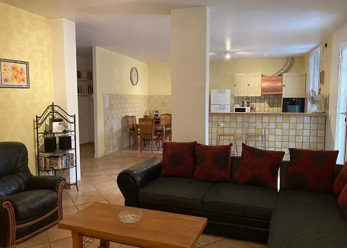 'casa Vinc' Large Townhouse With Garden Vinca