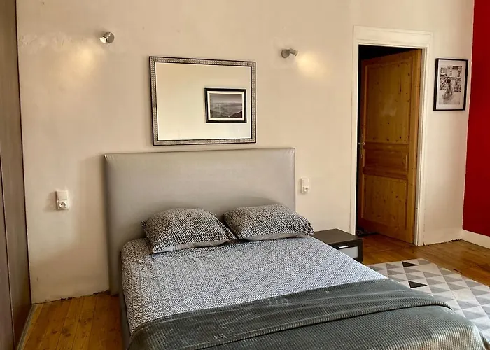 'casa Vinc' Large Townhouse With Garden