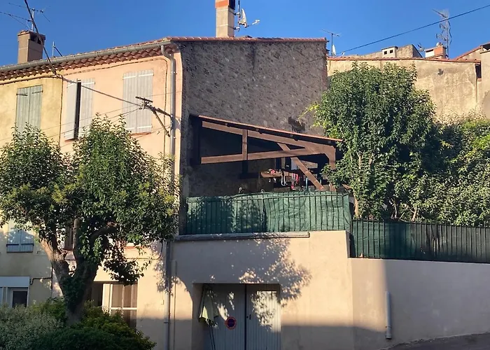 'casa Vinc' Large Townhouse With Garden