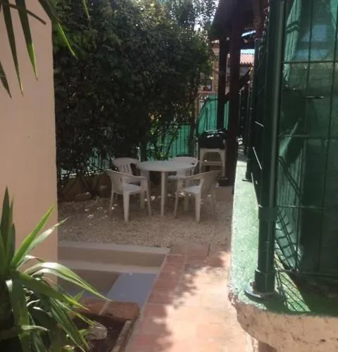 Feriehus 'casa Vinc' Large Townhouse With Garden Vinca