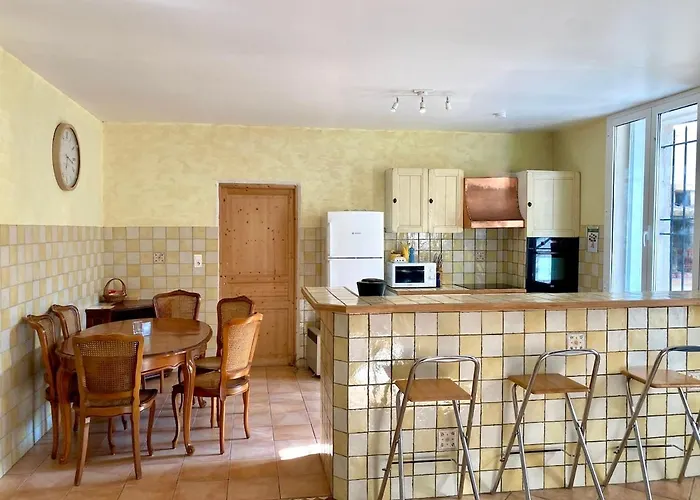 'casa Vinc' Large Townhouse With Garden